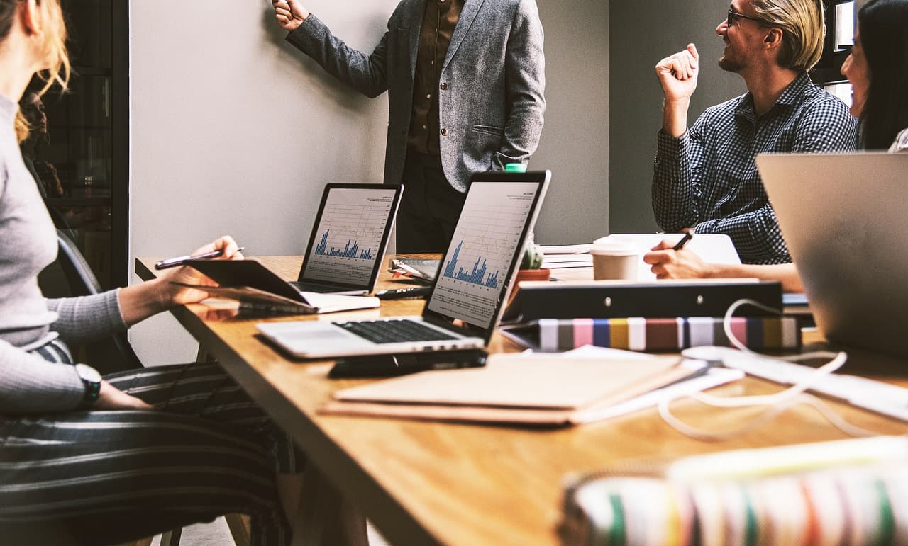 CRM para pequenas empresas: por onde começar sem complicar a operação
